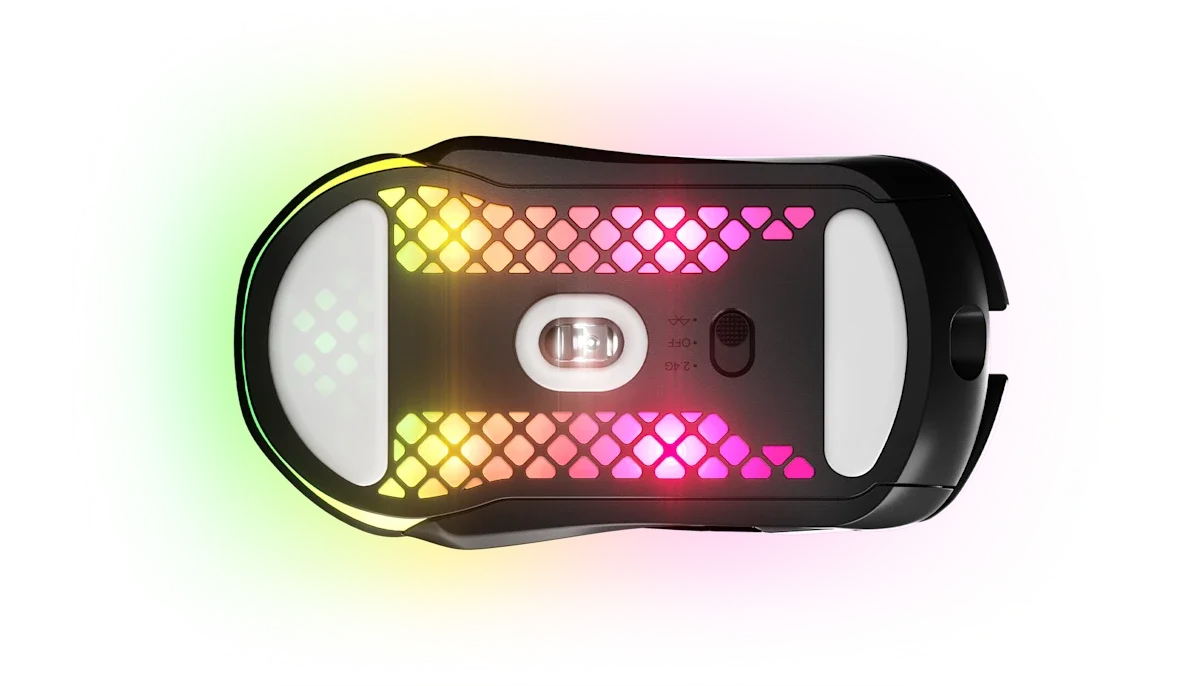 The Lamzu Atlantis Mini lightweight wireless gaming mouse.