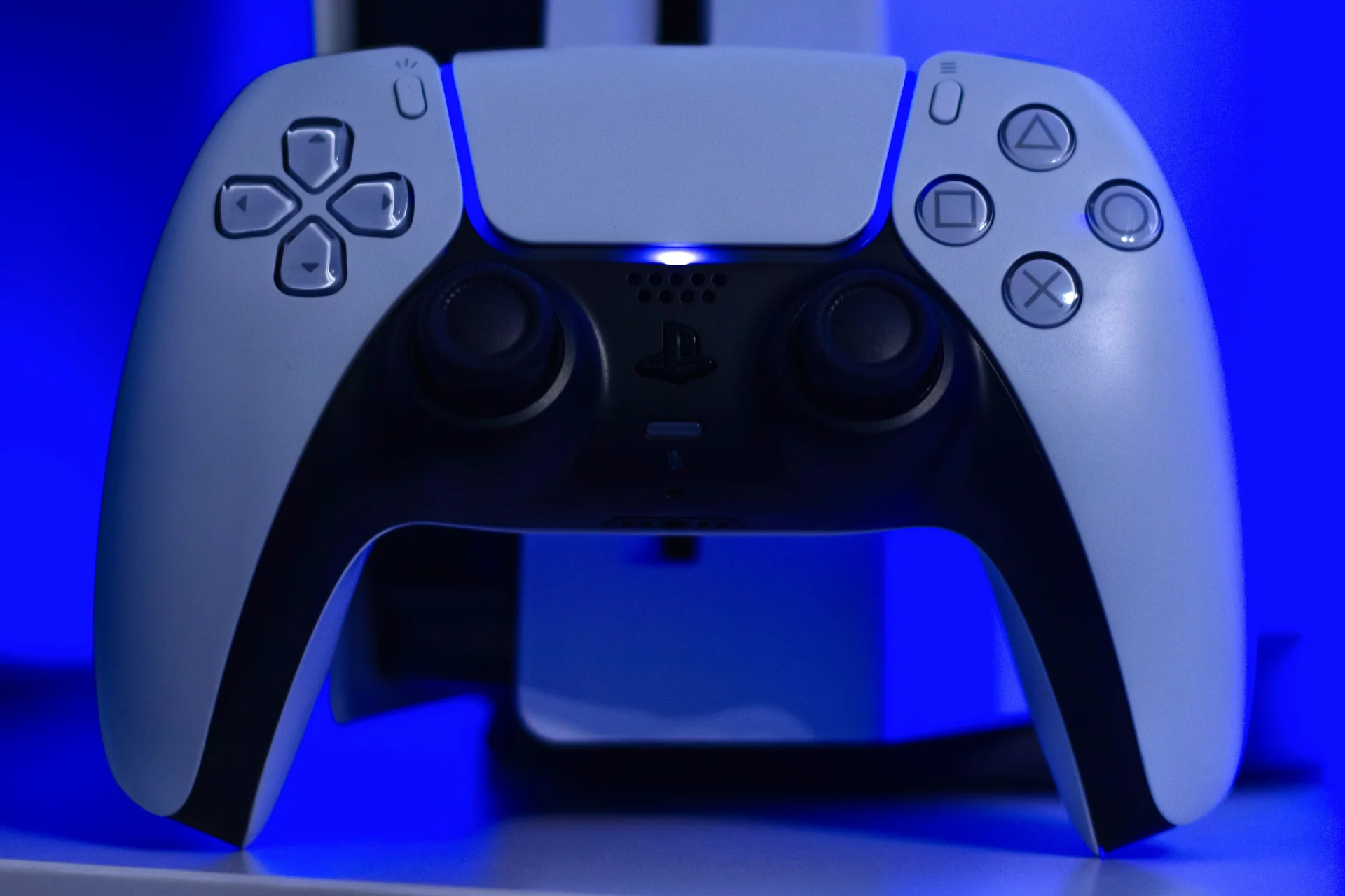 PlayStation-style wireless gaming controller