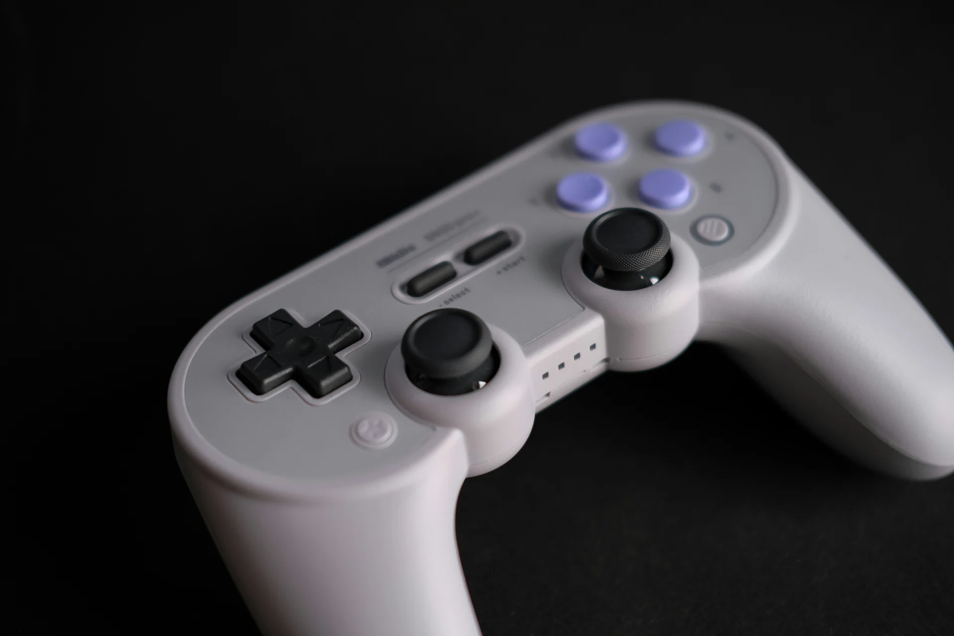 Wireless gaming controller